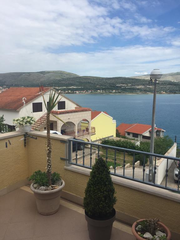 Apartment Karmen Trogir Exterior photo